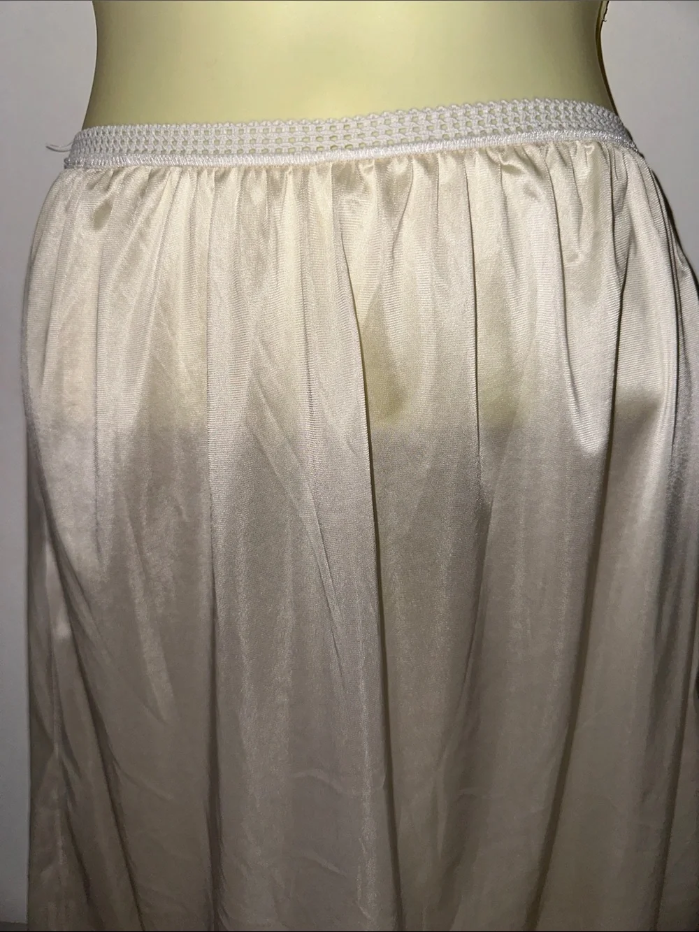 Vintage 60s/70s Creamy White Half Slip with Lace Hem - Picture 2 of 4